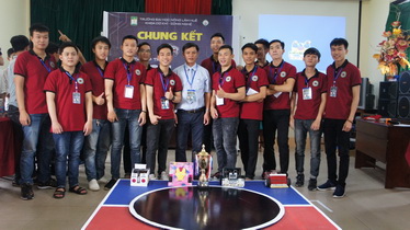 Sinh viên ngành Kỹ thuật Cơ - điện tử với cuộc thi lập trình Robot hằng năm